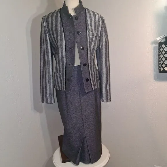 Louis Feraud Gray 2 Piece Jacket & Midi Skirt Set Size 8 - Picture 6 of 16
